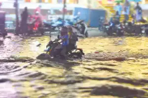 Heavy Rain in Hyderabad Leads to Flooding and Traffic Jams