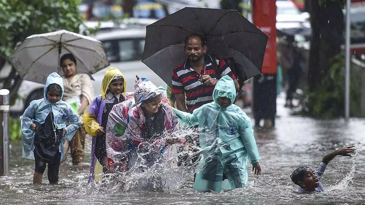 Heavy rains cause disruptions in Telangana, schools closed in several districts