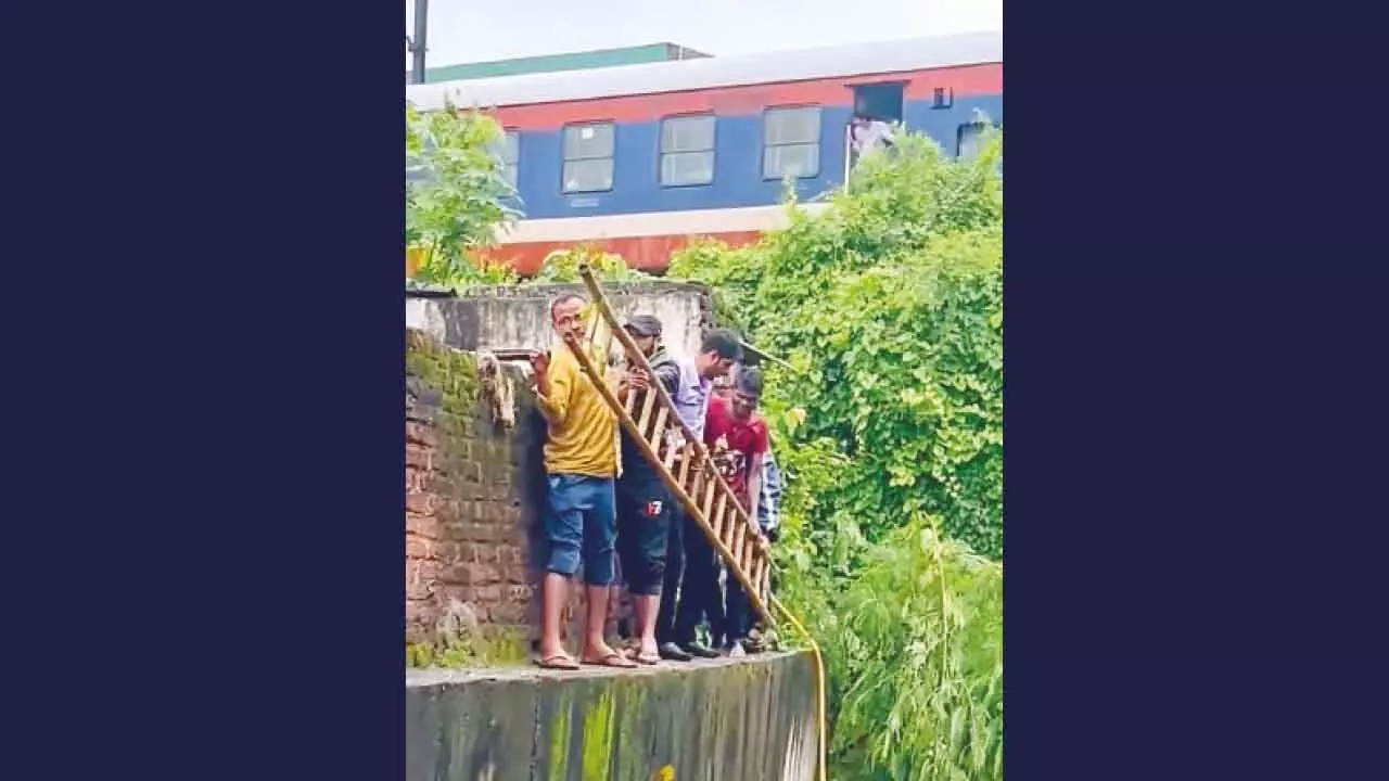 HYDRAA saves man from drowning in Old City canal