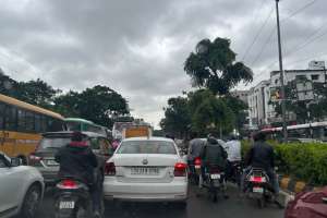 Massive Traffic Jams Continue at Tolichowki–Nanal Nagar Stretch, Citizens Frustrated
