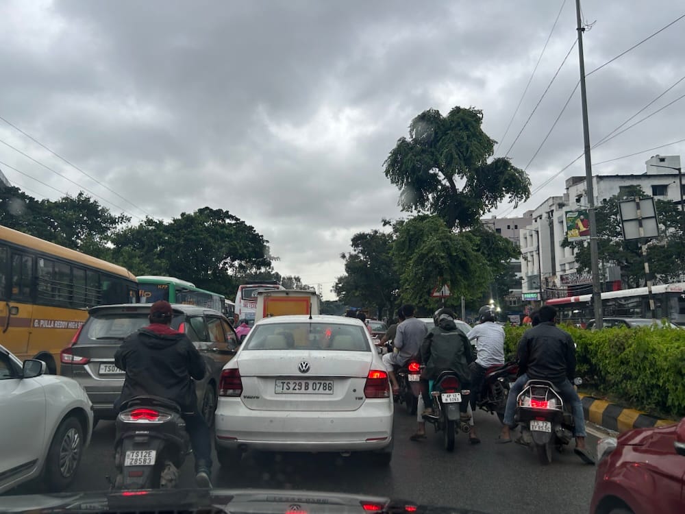 Massive Traffic Jams Continue at Tolichowki–Nanal Nagar Stretch, Citizens Frustrated
