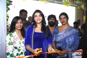 Jabardasth Varsha opens Manea The Salon in Kondapur