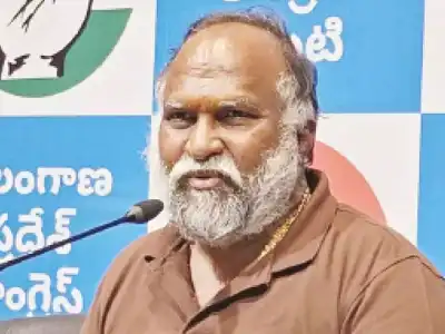 Jagga Reddy calls KCR family ‘thieves’
