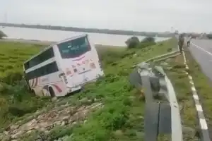Karnataka bus avoids accident