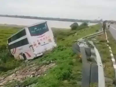 Karnataka bus avoids accident