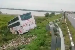 Karnataka RTC bus avoids accident