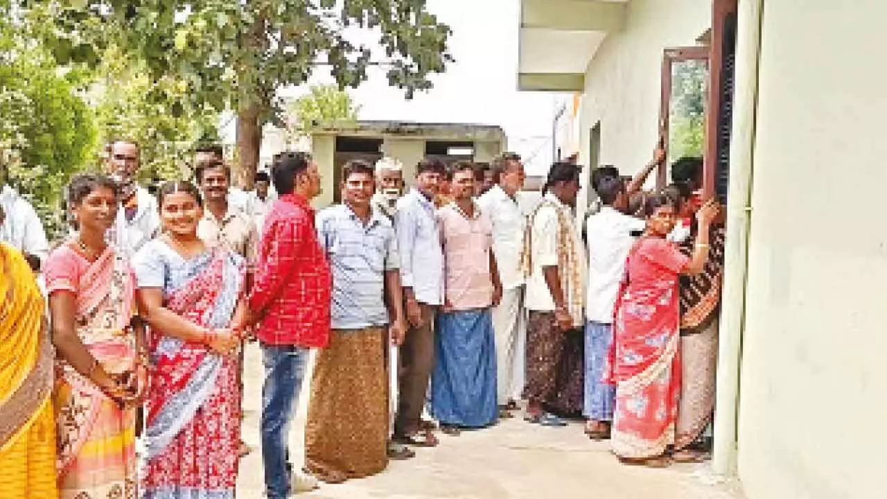 Kodad farmers return without crops