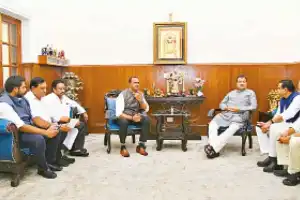 Komatireddy meets Nitin Gadkari with list of key demands