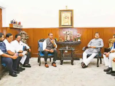 Komatireddy meets Nitin Gadkari with list of key demands