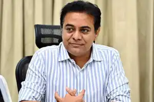 KTR celebrates National Handloom Day, praises Telangana weavers