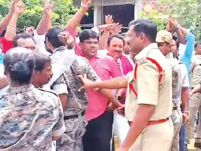 Leaders from BRS and Congress clash in Ailapur