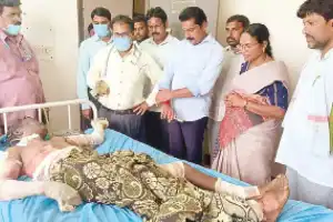 Leaders visit gas leak victims to help