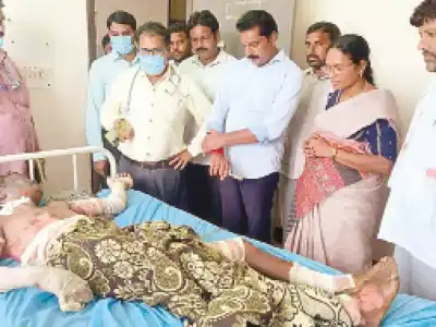 Leaders visit gas leak victims to help