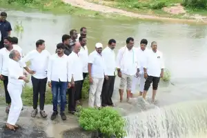 Local leader checks flood situation