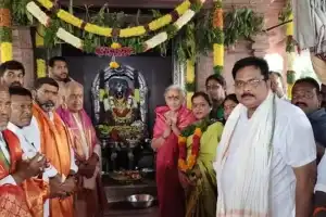 Minister NS Boseraju Visits Jogulamba Shakti Peetha, Greeted by Dr. S.A. Sampath Kumar