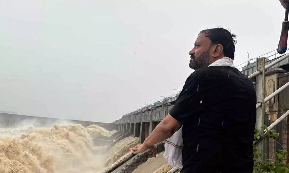Nizamsagar gates opened due to floods, Jukkal MLA Thota Laxmikantha Rao oversees situation