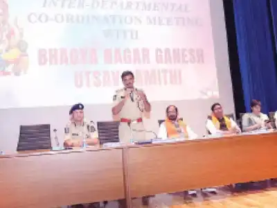Police chief organizes meeting for smooth Ganesh festival