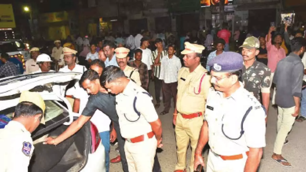 Police start checking vehicles in Gadwal