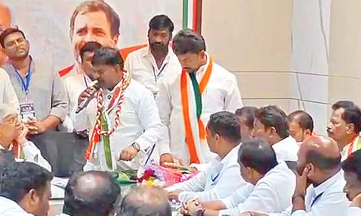 Rajgopal warned for criticizing Chief Minister