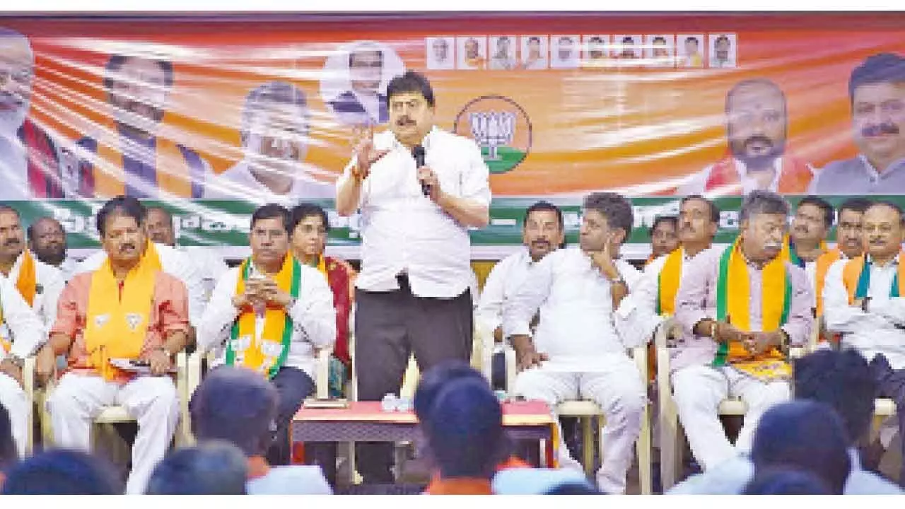 Ramchander Rao blames Congress for urea shortage