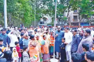 Sanitation workers raise national flag in Shaikpet