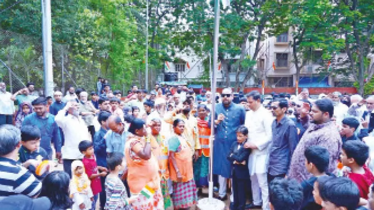Sanitation workers raise national flag in Shaikpet