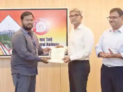 SCR General Manager gives safety awards