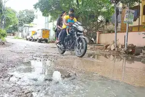 Sewage leak causes problems for Srinagar Colony in JH area