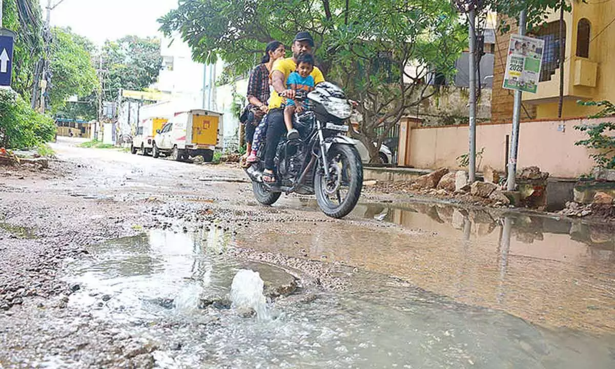 Sewage leak causes problems for Srinagar Colony in JH area