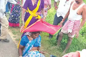 Speeding car hits walking workers, many injured