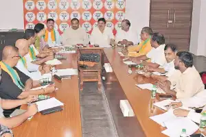 State BJP assesses preparations for local elections