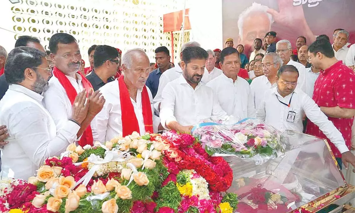 Suravaram Sudhakar Reddy given state honors at funeral