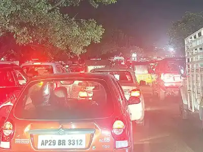 Tolichowki-Shaikpet road known for heavy traffic