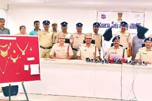 Two arrested, Rs 60 lakh in stolen gold recovered