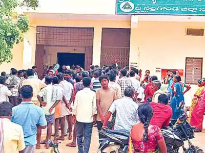 Urea shortage in Munugodu leads to limited sales