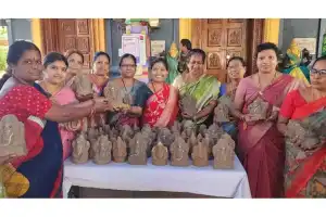 Wanaparthi Women’s Group Gives Out Eco-Friendly Clay Ganesh Idols