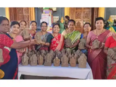 Wanaparthi Women’s Group Gives Out Eco-Friendly Clay Ganesh Idols