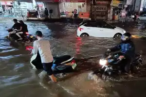 Warning for Music area residents due to heavy rain and flood risk