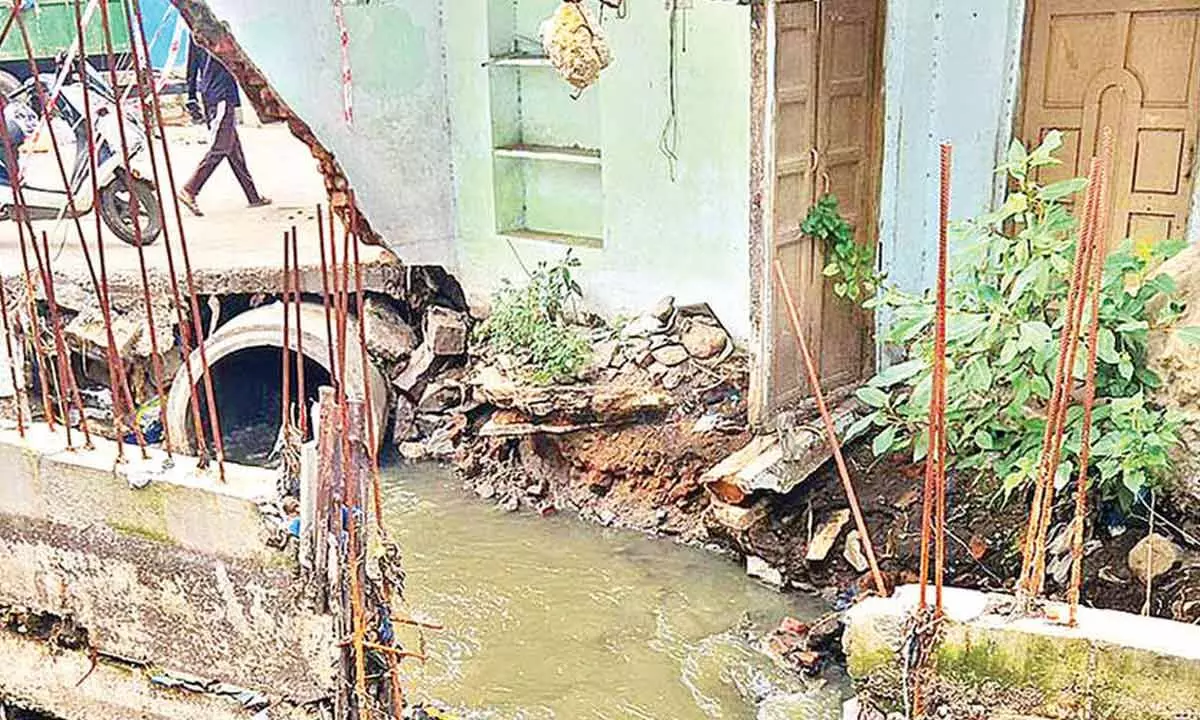 Yakutpura residents share civic problems with MBT