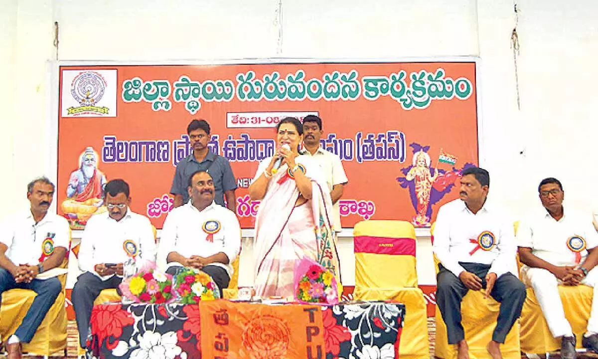 Aruna promises to return Gadwal to MBNR Parliament area