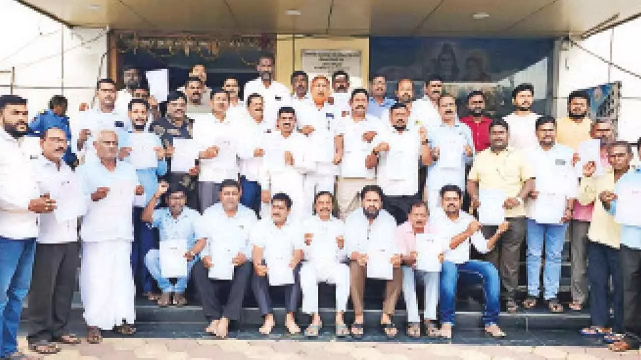 BC groups express anger at Collector in Vemulawada