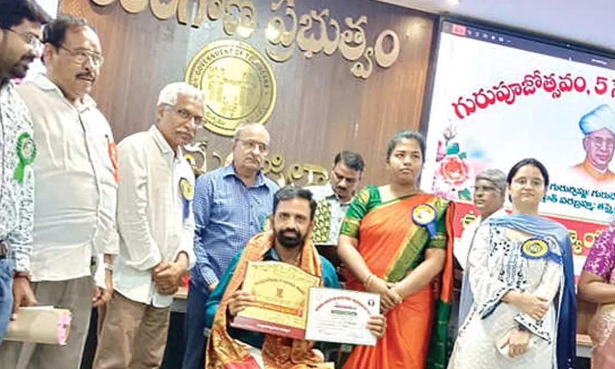 Biology teacher wins top district educator award