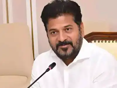 Chief Minister meets with party-switching MLAs