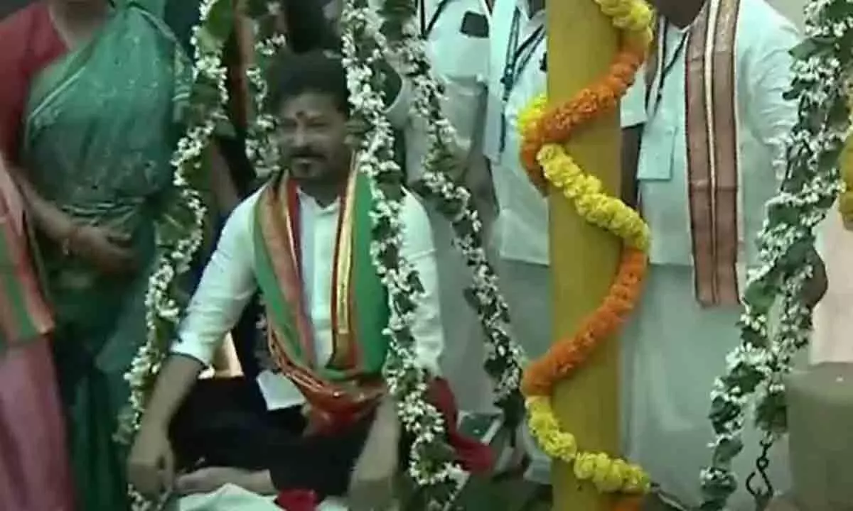 Chief Minister Revanth Reddy visits Medaram, reviews and guides officials