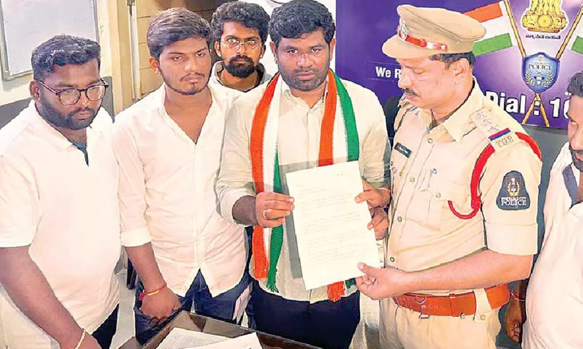 Congress files police complaint against KTR, asks for apology