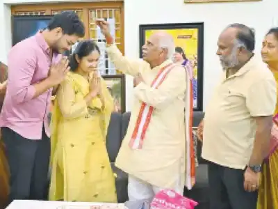 Dattatreya blesses newlyweds Jaya and Chaitanya Reddy