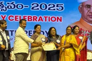 Dr. Geethanjali Wins Best Teacher Award