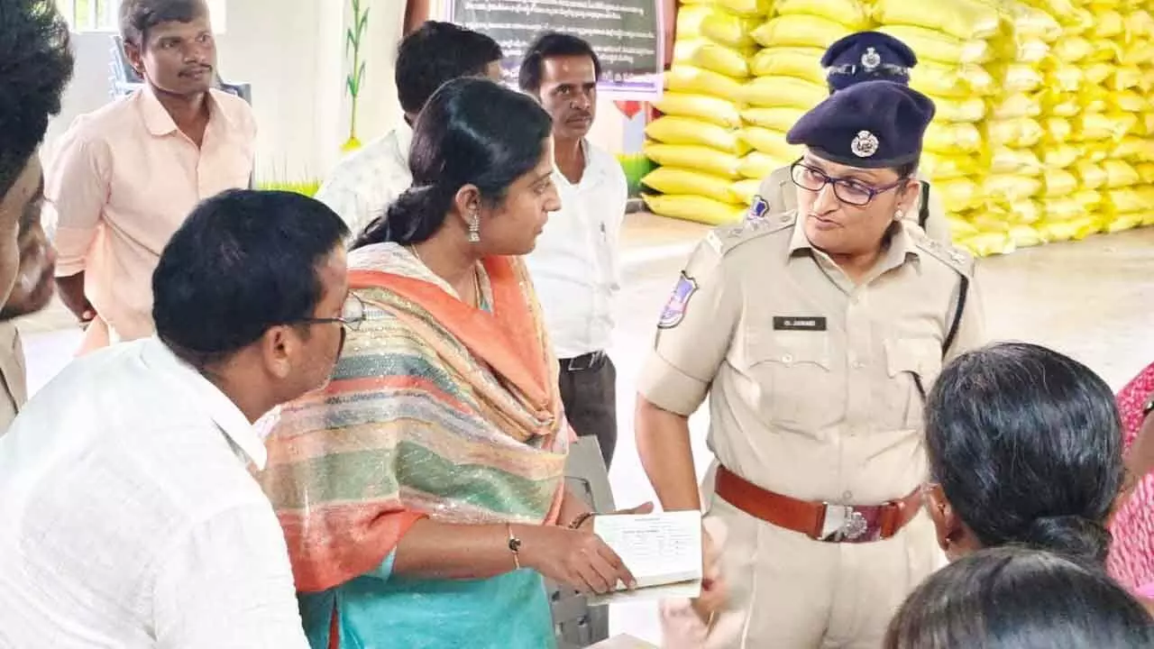 Farmers Should Get Urea Directly from Officials, Not Middlemen, Says SP Janaki