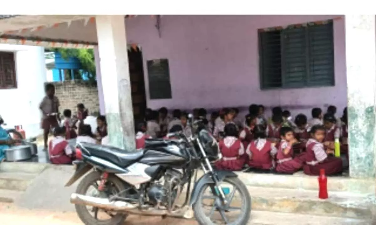 Gattu School Lacks Classrooms, BSP Leaders Ask for Help