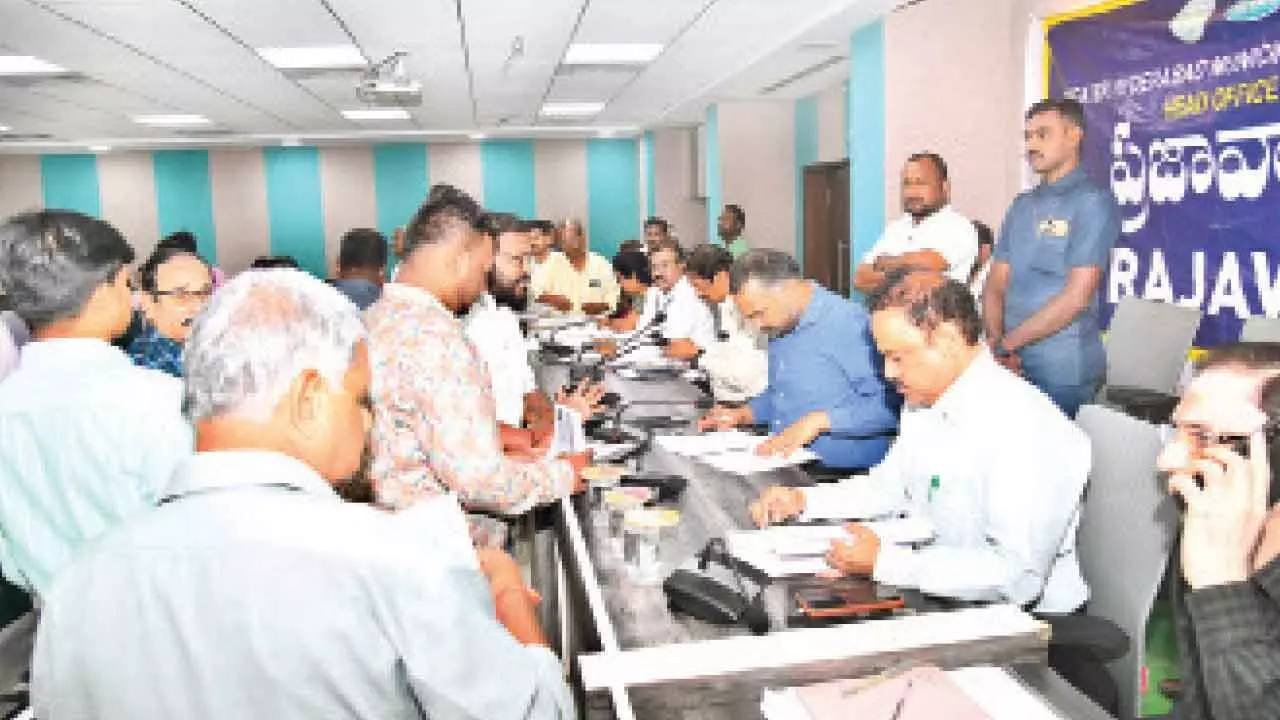 GHMC Prajavani gets 122 complaints